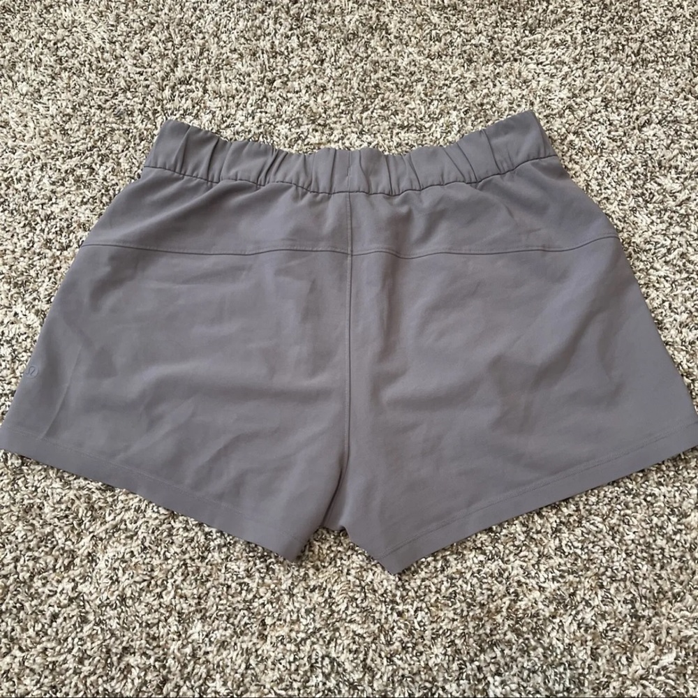 Lululemon On The Fly Short *Woven *2.5" Magnum Light Purple Size 10 W7AFBS
